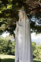 Mama Mary statue picture